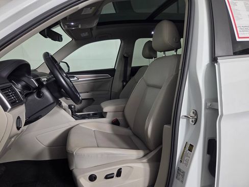 Used 2021 Volkswagen Atlas SE w/ Panoramic Sunroof Package FWD image 9