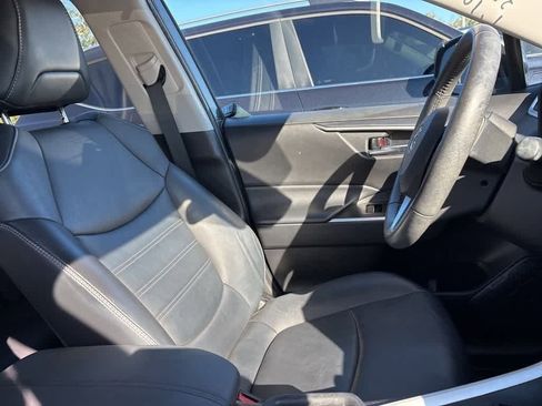 Used 2022 Toyota RAV4 XLE Premium image 8