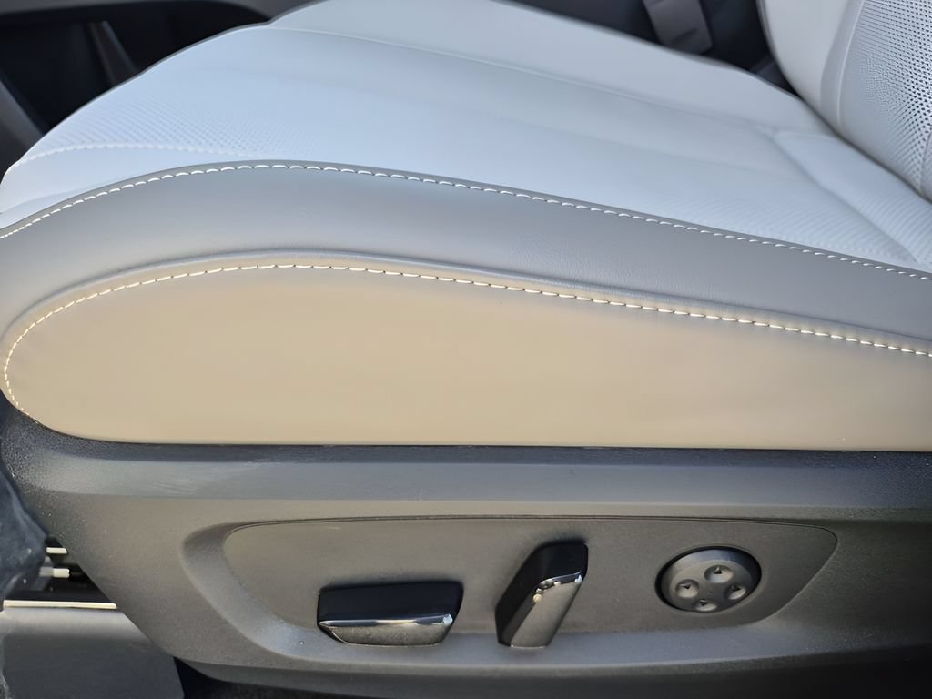 Certified 2026 INFINITI QX60 Luxe w/ Cargo Package AWD/4WD image 17