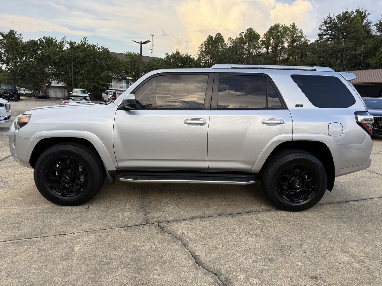 Used 2016 Toyota 4Runner SR5 RWD image 2
