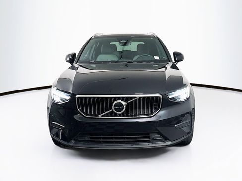 Used 2025 Volvo XC40 B5 Core image 2