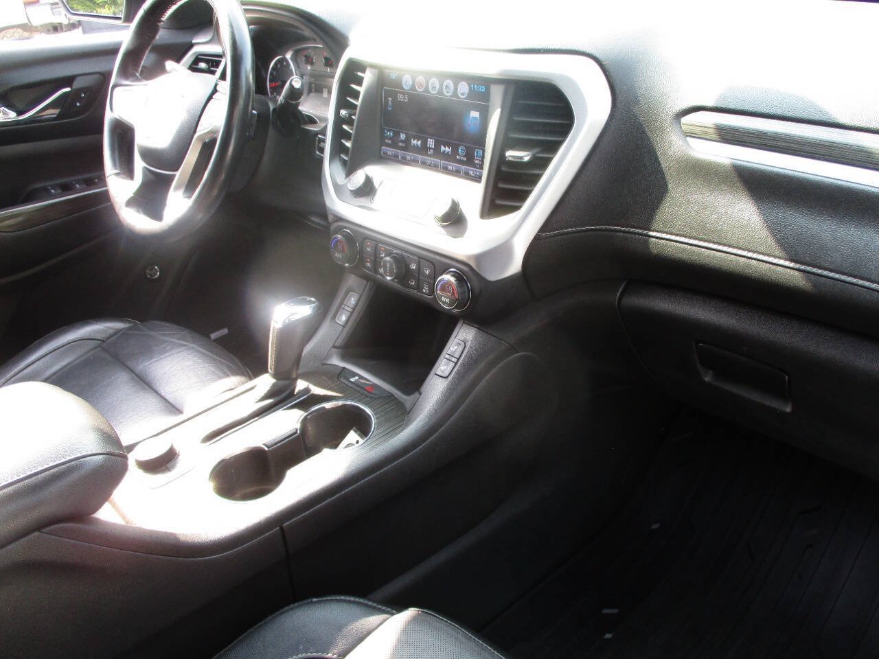 Used 2018 GMC Acadia SLT AWD/4WD image 12