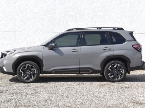 Used 2025 Subaru Forester Limited AWD/4WD image 9