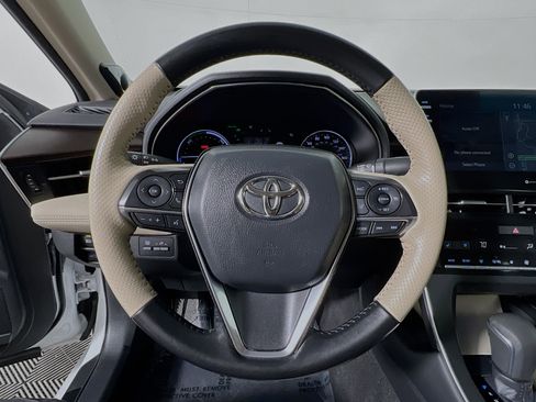 Used 2019 Toyota Avalon Limited image 18