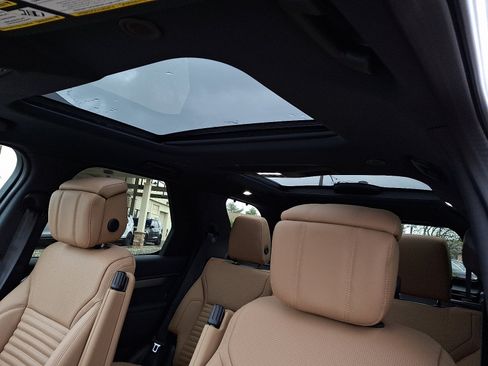 New 2026 Land Rover Discovery Limited Edition image 12
