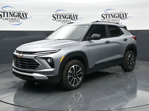 Used 2024 Chevrolet TrailBlazer LT w/ Convenience Package image 3
