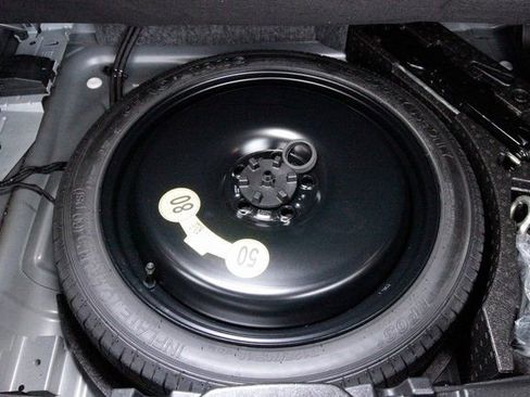 Certified 2025 Volvo XC40 B5 Plus image 38