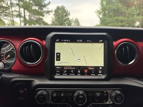 Used 2023 Jeep Gladiator Rubicon w/ Cold Weather Group AWD/4WD image 12