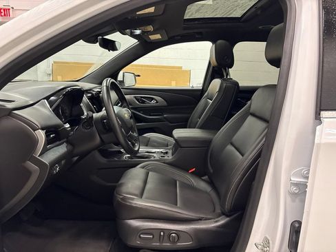 Used 2023 Chevrolet Traverse LT w/ LT Premium Package AWD/4WD image 16