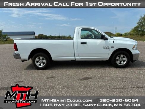 Used 2022 RAM 1500 Classic SLT AWD/4WD image 1