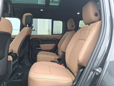 New 2026 Land Rover Defender 130 X-Dynamic SE image 5
