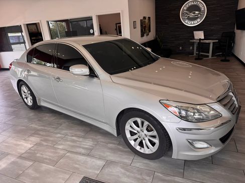 Used 2012 Hyundai Genesis 3.8 RWD image 3