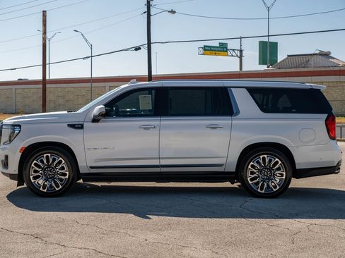 Used 2023 GMC Yukon XL Denali Ultimate w/ LPO, Floor Liner Package image 4