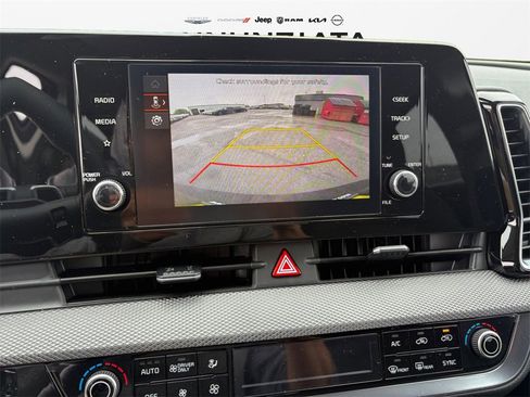 New 2025 Kia Sportage LX image 13