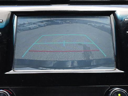 Used 2019 Toyota Camry SE FWD image 10