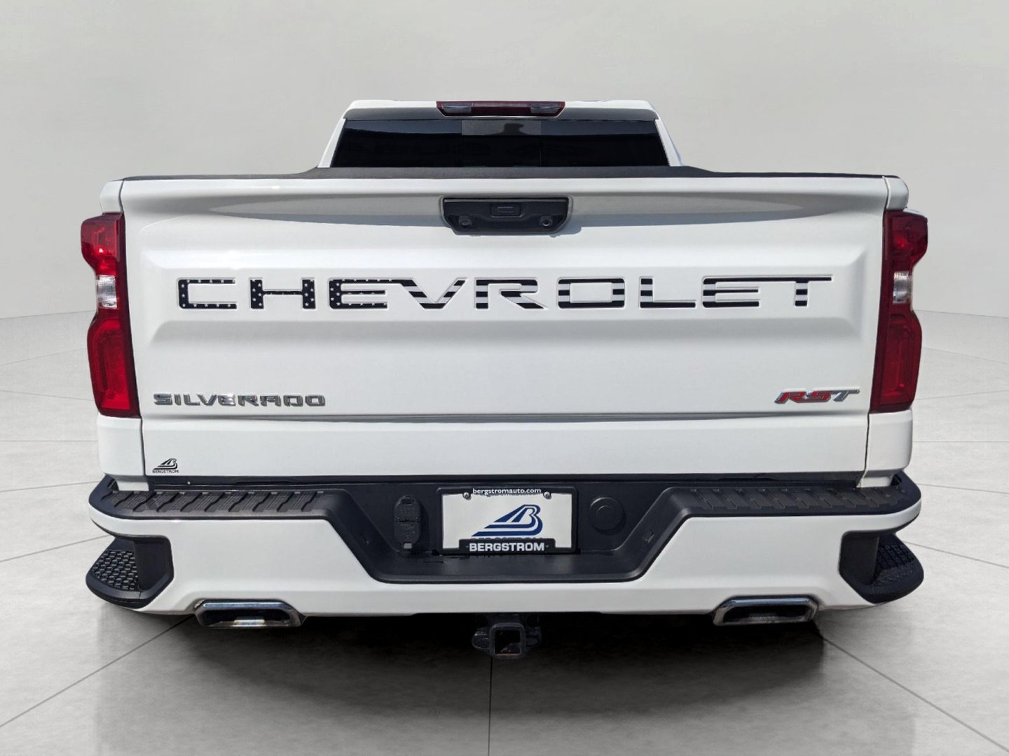 Used 2025 Chevrolet Silverado 1500 RST AWD/4WD image 3