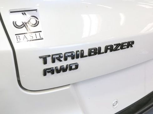 Used 2023 Chevrolet TrailBlazer RS w/ Sun and Liftgate Package AWD/4WD image 9