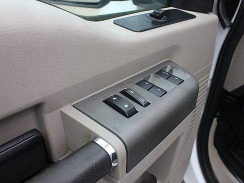 Used 2008 Ford F350 4x4 Crew Cab DRW Super Duty image 24