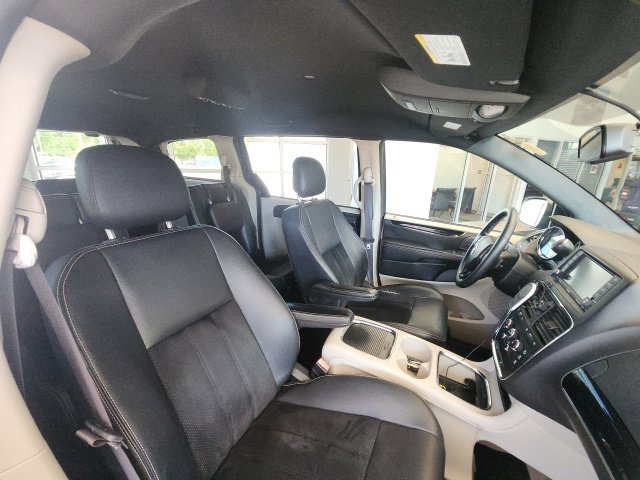 Used 2017 Dodge Grand Caravan SXT FWD image 13