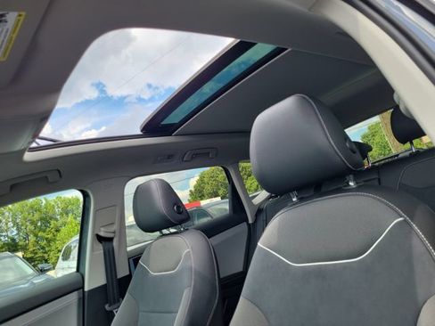 Certified 2024 Volkswagen Taos SE w/ Panoramic Sunroof Package FWD image 26