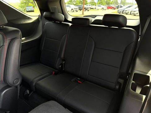 Used 2026 Chevrolet Traverse RS w/ LPO, Floor Liner Package FWD image 33
