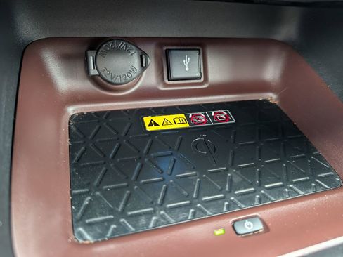 Used 2022 Toyota RAV4 Limited image 25