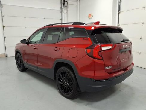 Used 2024 GMC Terrain SLE w/ Driver Convenience Package FWD image 5