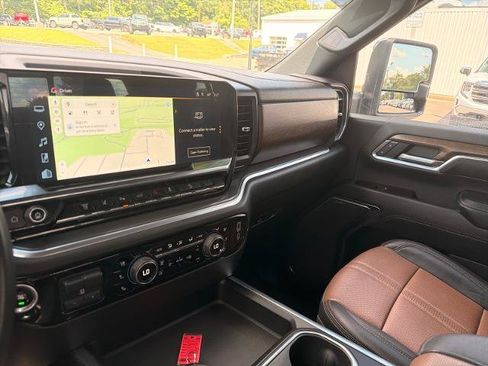 Used 2024 Chevrolet Silverado 3500 High Country w/ High Country Premium Package AWD/4WD image 8