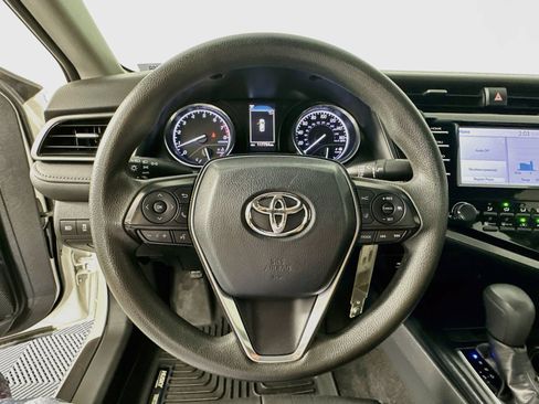 Used 2019 Toyota Camry LE FWD image 11