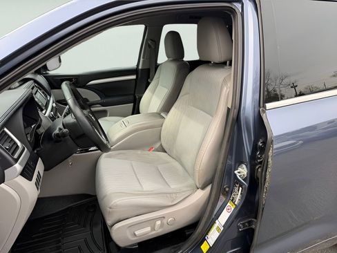 Used 2014 Toyota Highlander Plus image 17