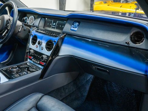 Used 2024 Rolls-Royce Cullinan Black Badge image 12