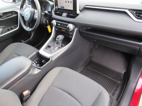 Used 2025 Toyota RAV4 LE AWD/4WD image 19