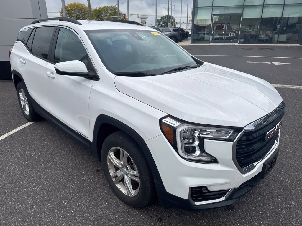 Used 2023 GMC Terrain SLE w/ Driver Convenience Package AWD/4WD image 2