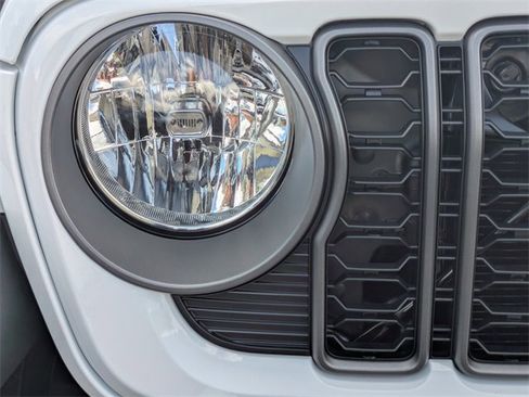 New 2025 Jeep Gladiator Sport image 9