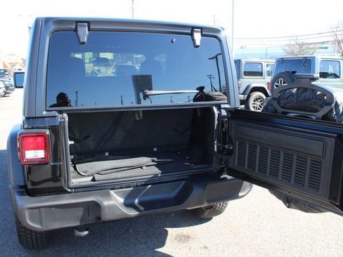 Used 2022 Jeep Wrangler Sport S image 23