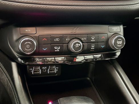 Used 2021 Dodge Durango SXT image 24