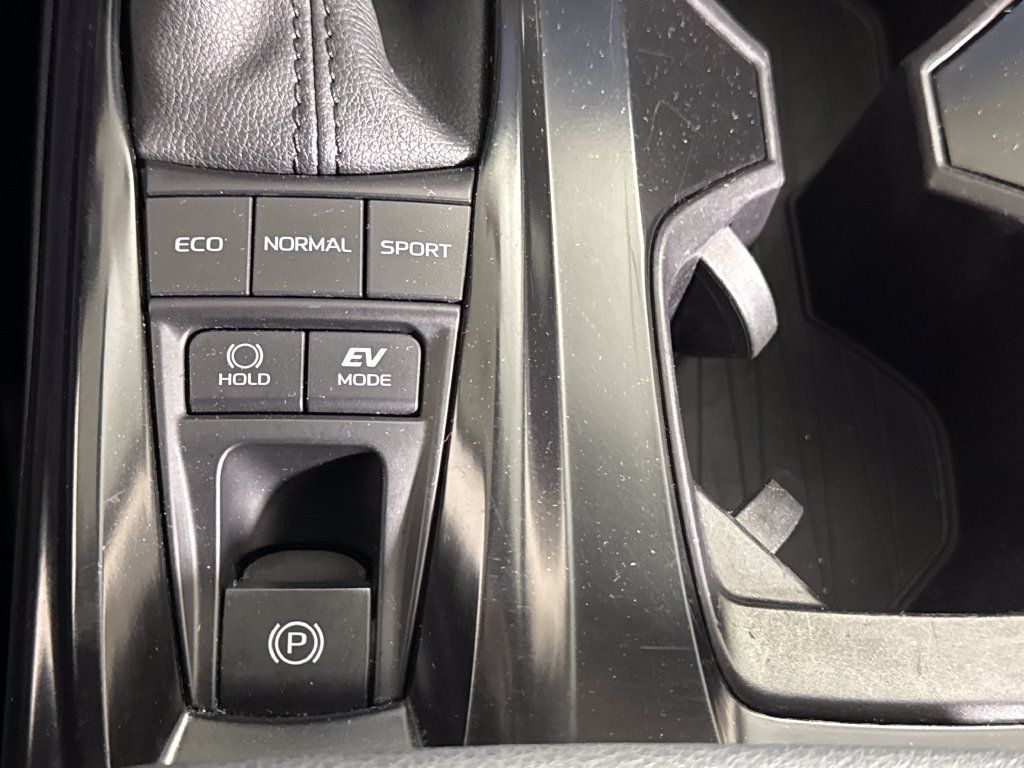 Used 2025 Toyota Camry LE FWD image 32