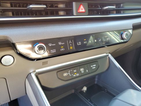 New 2026 Kia Carnival EX FWD image 18