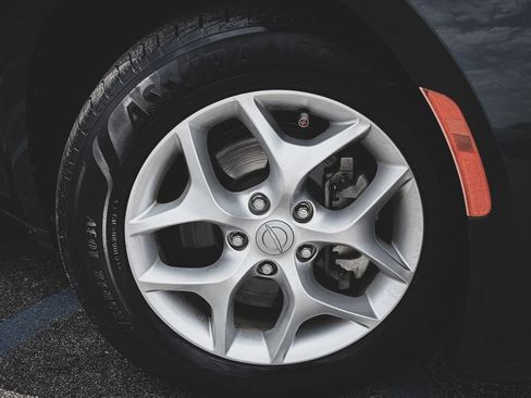 Used 2019 Chrysler Pacifica Touring Plus w/ Tire & Wheel Group FWD image 33