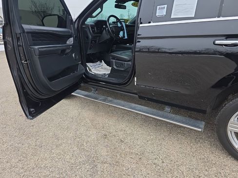 Used 2024 Ford Expedition Platinum image 18