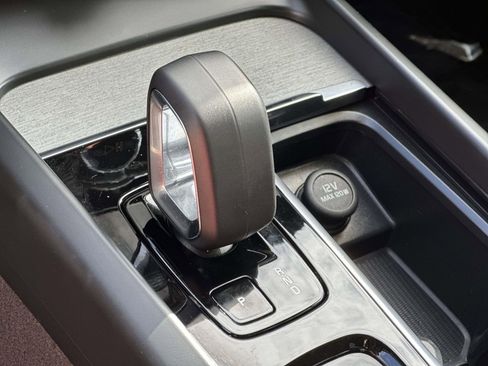 Used 2025 Volvo XC60 B5 Plus image 13