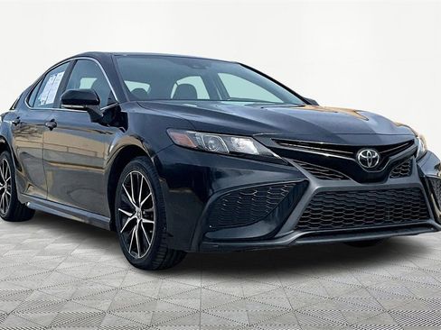 Used 2023 Toyota Camry SE image 12