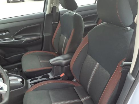 Used 2024 Nissan Versa SR FWD image 17