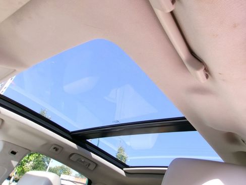 Used 2011 Cadillac SRX Luxury image 9