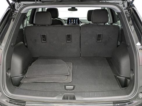 Used 2025 Chevrolet Blazer LT AWD/4WD image 12