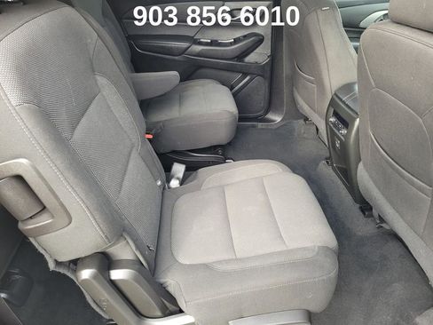 Used 2023 Chevrolet Traverse LT w/ Rear Camera Mirror Package image 25