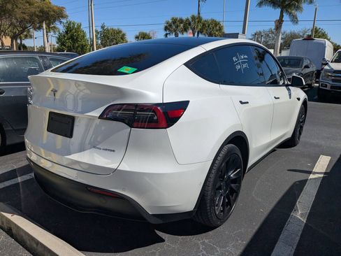 Used 2022 Tesla Model Y Long Range image 5