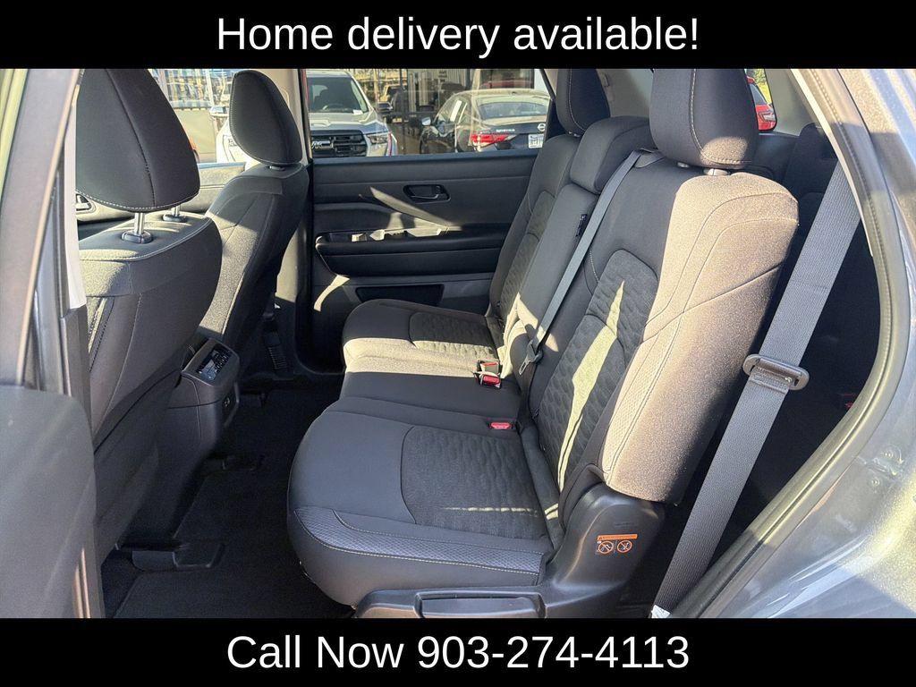 Used 2025 Nissan Pathfinder SV FWD image 10