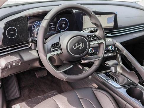 New 2025 Hyundai Elantra Limited image 10