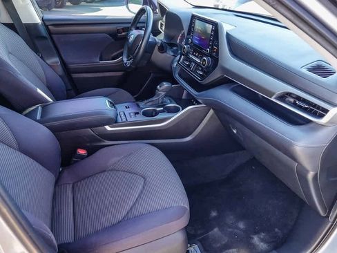 Used 2021 Toyota Highlander LE image 15